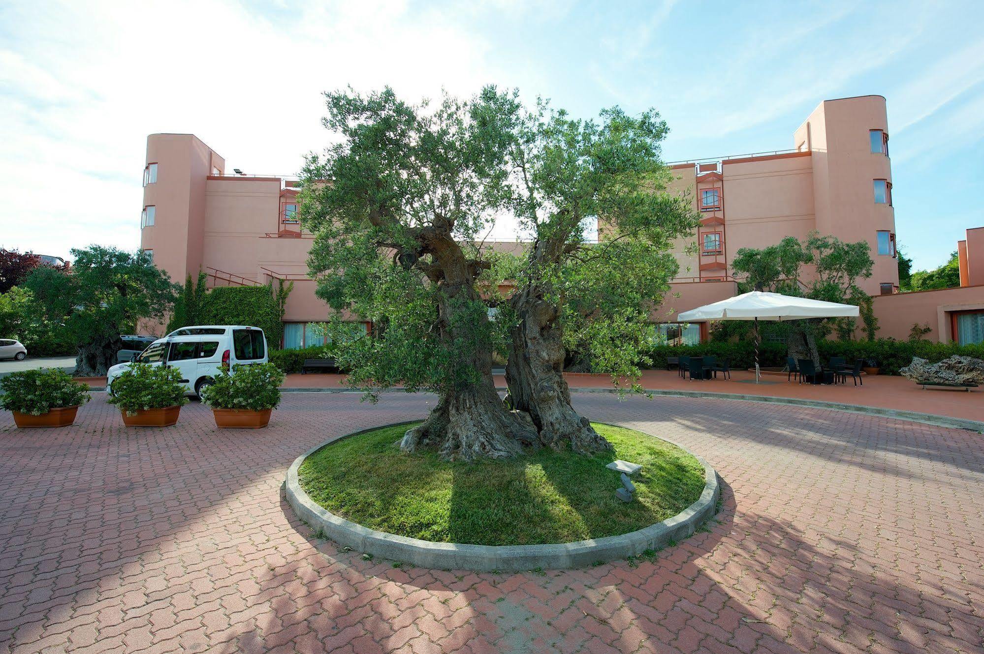 Four Points By Sheraton Siena Hotel Exterior foto